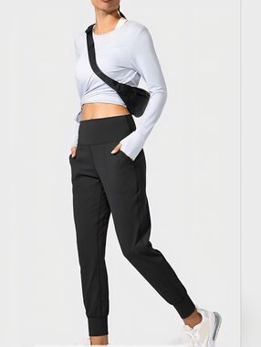 Women's Black Jogger Pants with Elastic Cuffs. Size Large. NWT.